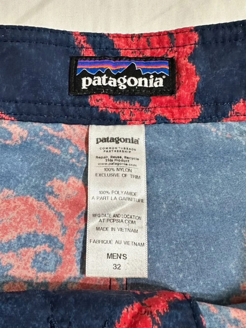 Men's Patagonia Swimsuit Bathing Suit Red Blue Flowers Sz 32 Button Fly Trunks